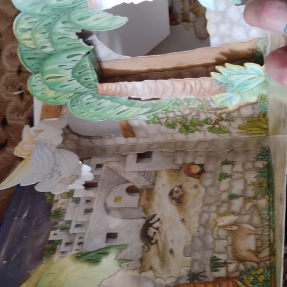 The first Christmas pop up book - Picture 3 of 4